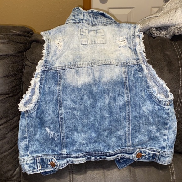 Vanity Vest - Picture 2 of 3